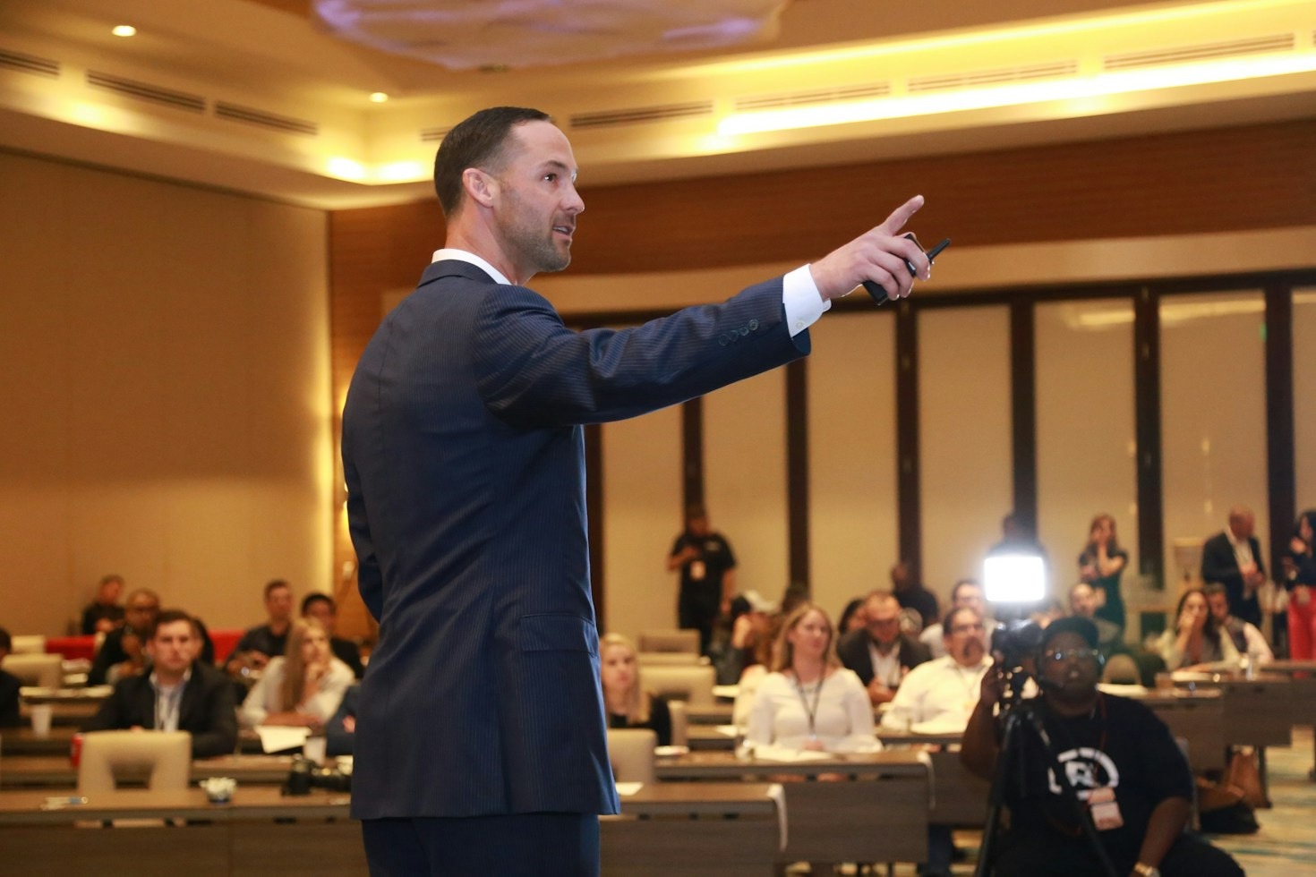 Online vs. In-Person Negotiation Training: Which Fits Your Team?